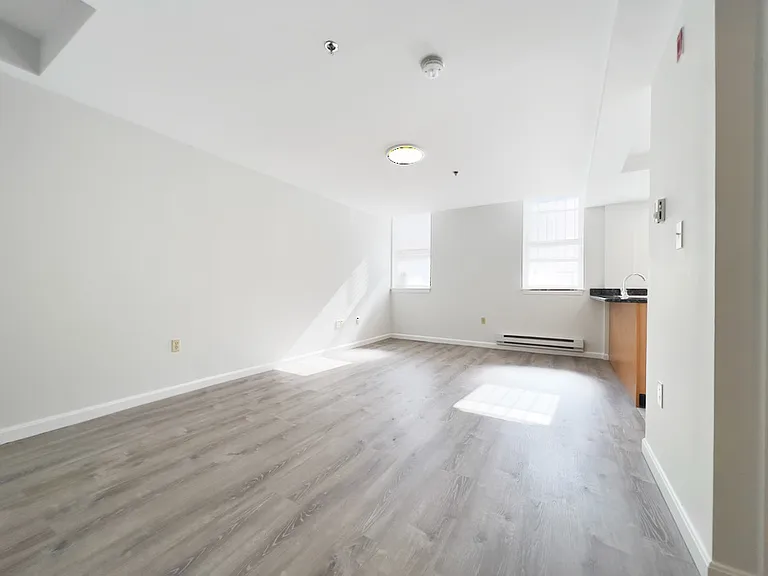 32 Queensberry St #5 — Photo 10