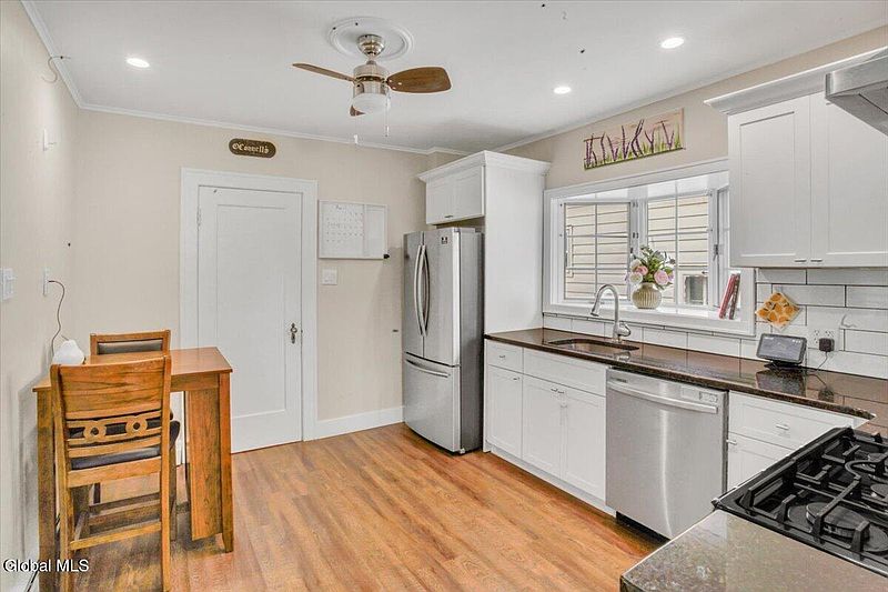5th image of 1472 Baker Avenue