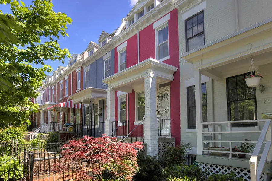 Cozy Townhouse in Columbia Heights! — Photo 2