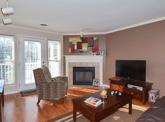 3rd image of 806 Kottke Dr Unit 1