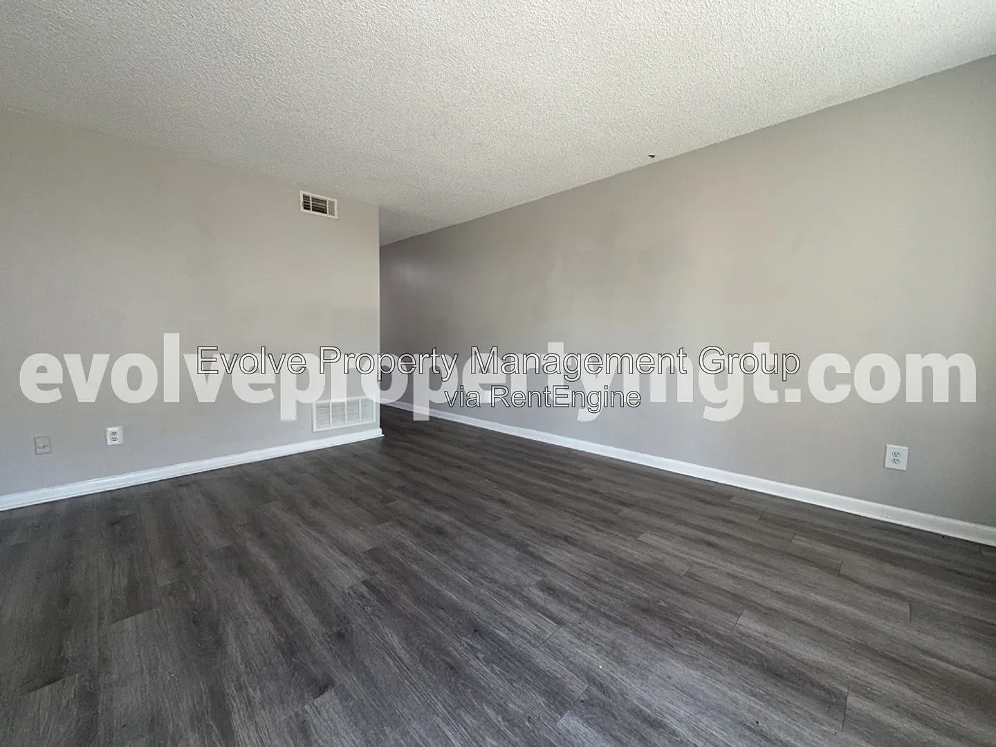 2 bed, 1.5 bath, 1054 sqft, $995 — Photo 1