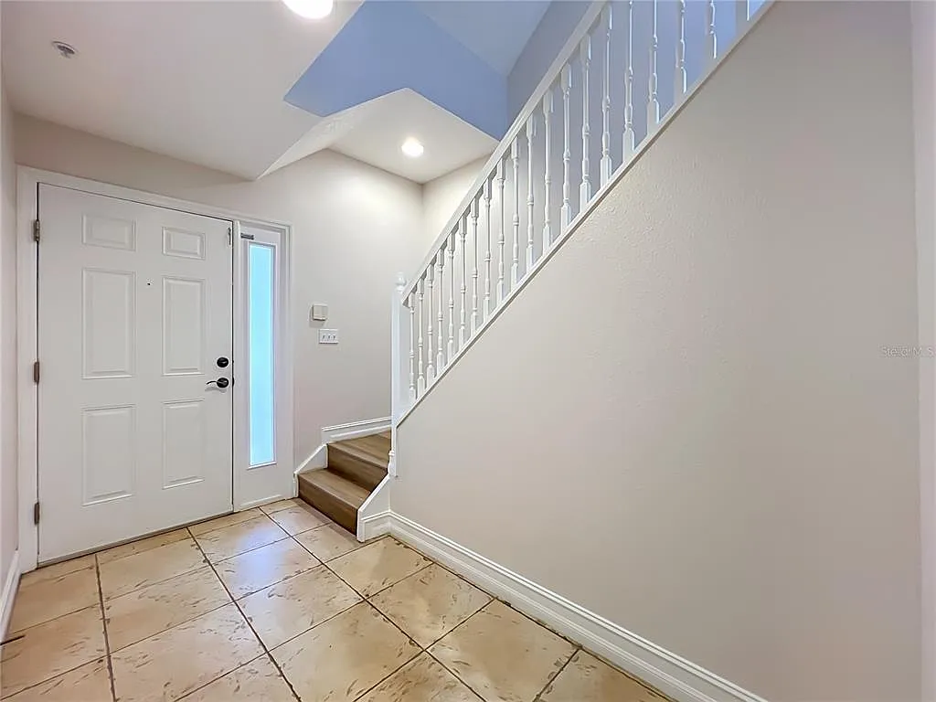 4 bed, 3.5 bath, 2028 sqft, $2,900 — Photo 4
