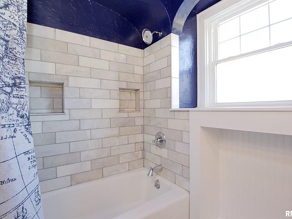 5th image of 3025 N Sheridan Rd