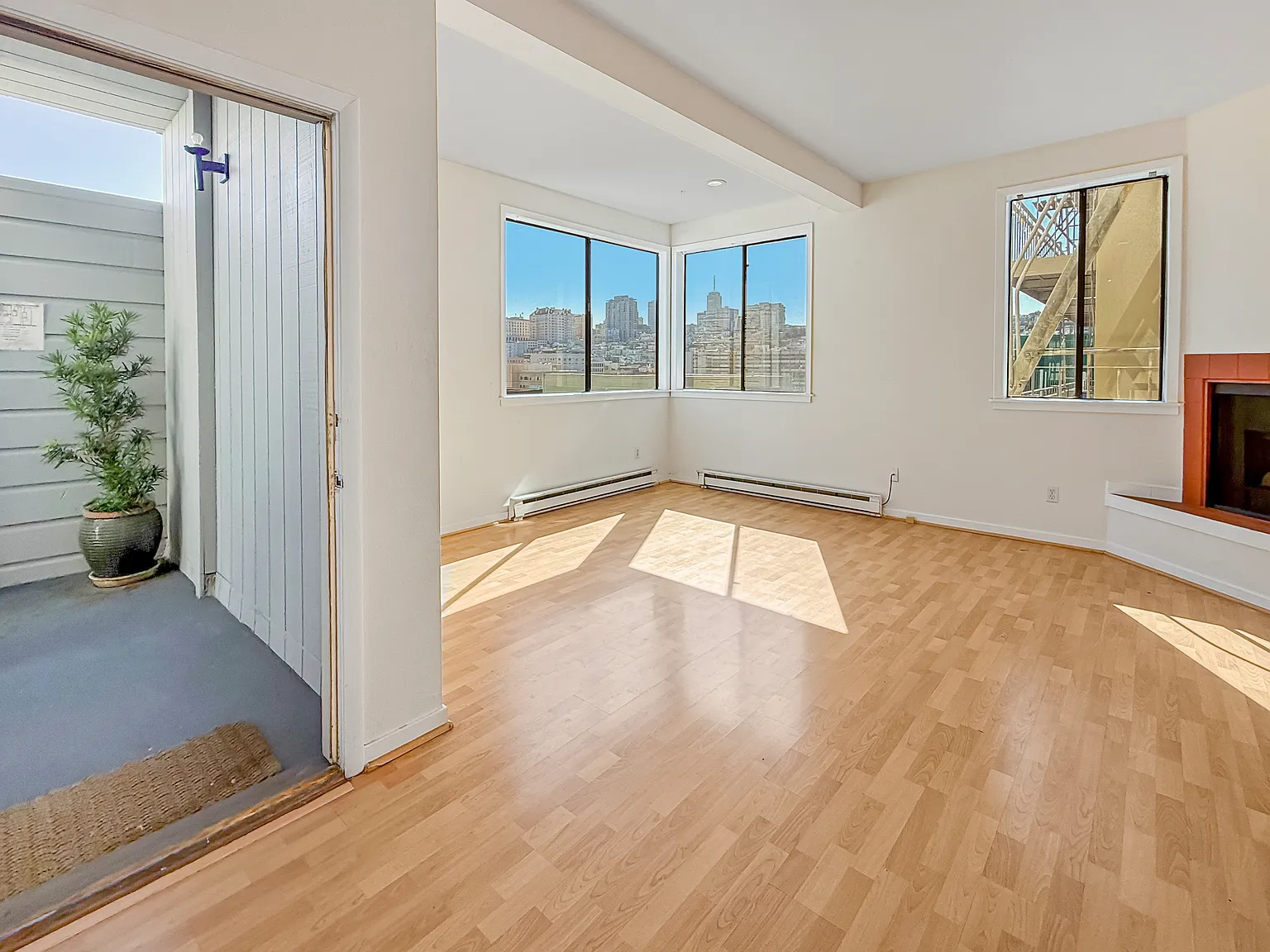 2 bed, 1042 sqft, $5,900 — Photo 4