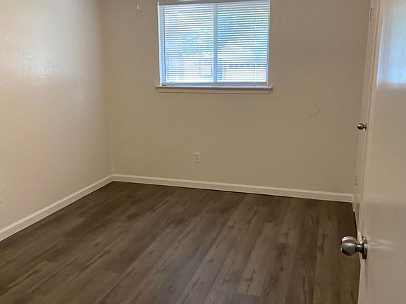 5th image of 901 Prestwick St