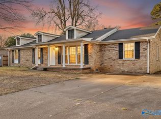 3910 Shamrock Dr NW, Huntsville, AL 35810