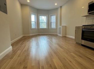 102 Queensberry St APT 3, Boston, MA 02215