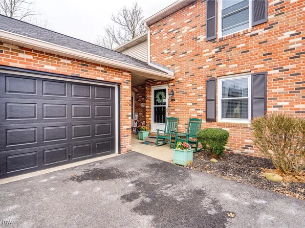 1114 W Maple St, North Canton, OH 44720