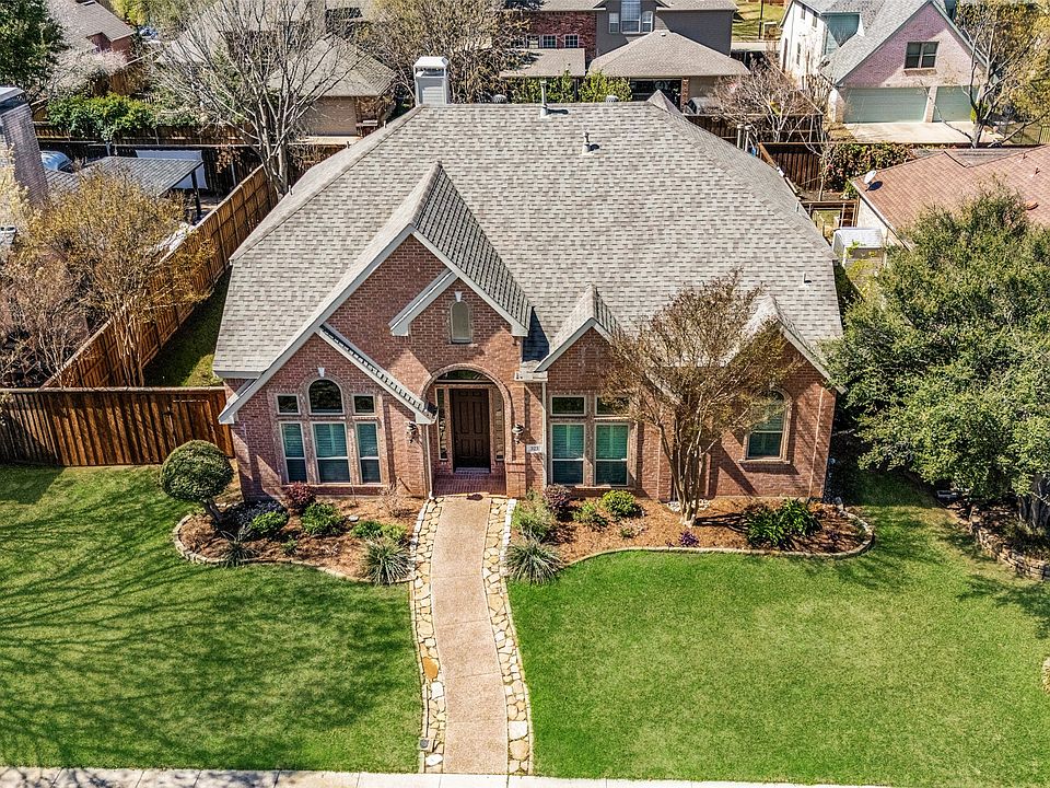 1st image of 323 Gifford Dr