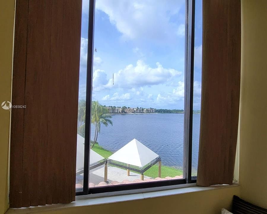 1st image of 15549 N Miami Lakeway N #306