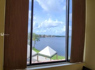 15549 N Miami Lakeway N #306, Miami Lakes, FL 33014