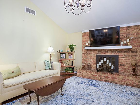 5th image of 208 Lawndale St