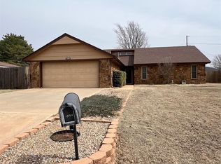 1320 N Adams St, Weatherford, OK 73096