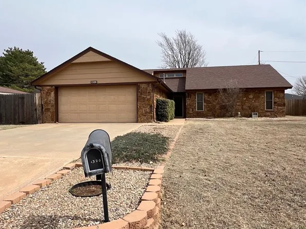 1320 N Adams St, Weatherford, OK 73096