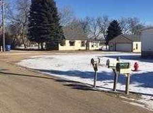 823 N Commercial St, Clark, SD 57225