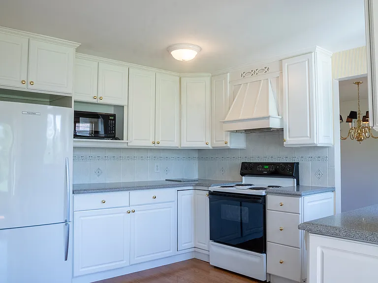 102 Brooklane Dr — Photo 5