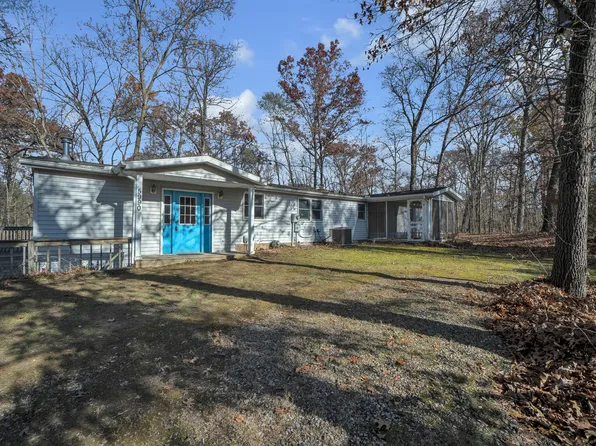 5990 Brills Lake Rd, Jackson, MI 49201