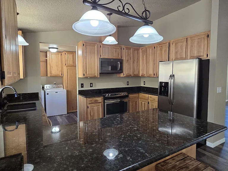 941 Colonial Rd — Photo 7