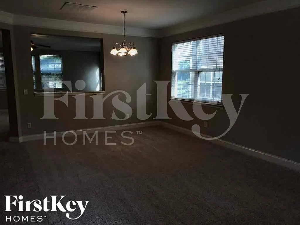 3 bed, 2.5 bath, 2516 sqft, $2,780 — Photo 2