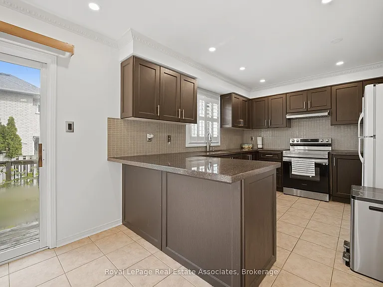 70 Echoridge Dr — Photo 16