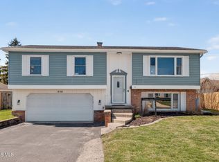 1005 Farmington Rd, Maumee, OH 43537