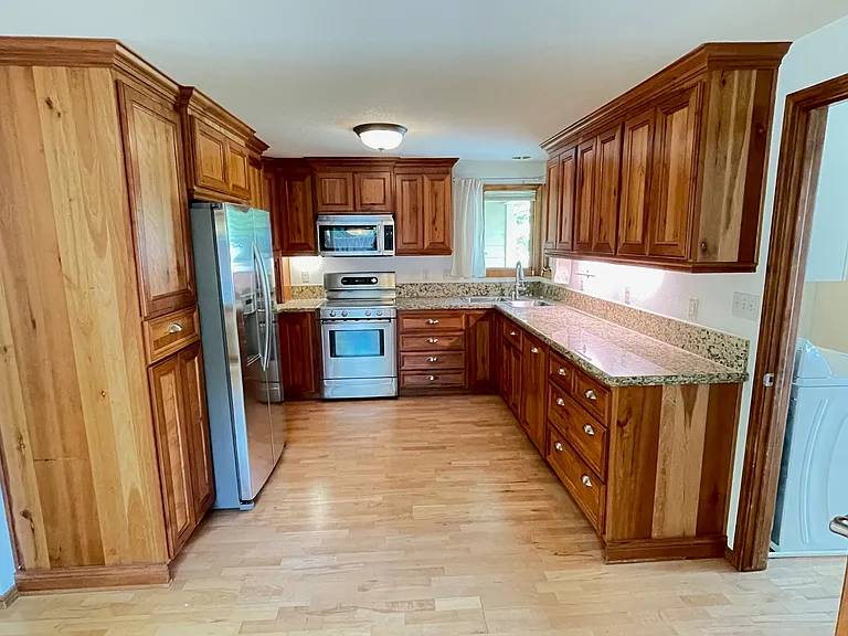 417 E Ranch Dr — Photo 3