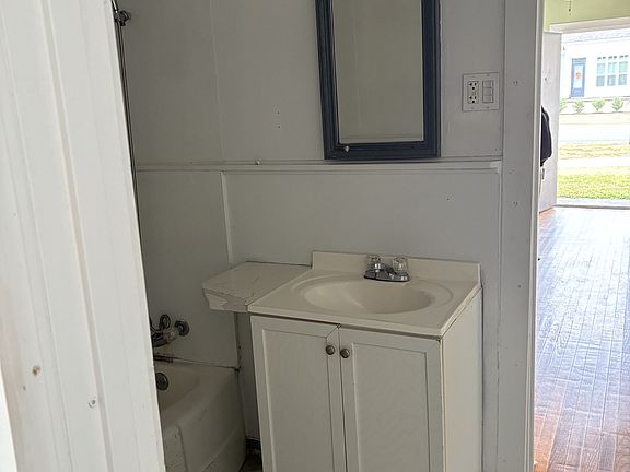 3rd image of 505 E Main St