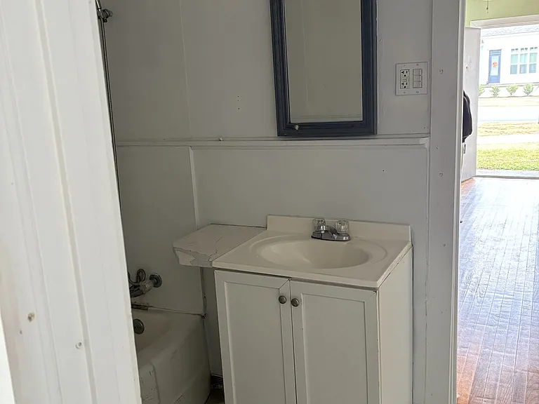505 E Main St — Photo 3