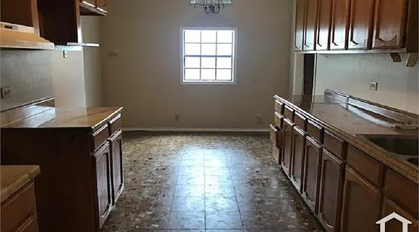 4 bed, 1300 sqft, $1,295 — Photo 3
