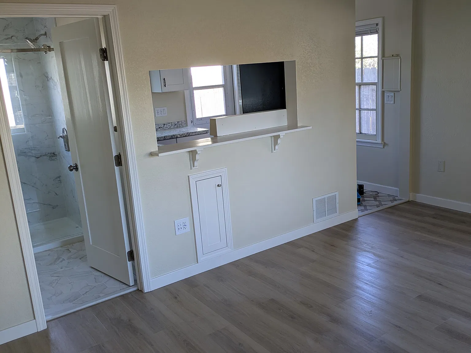 2 bed, 650 sqft, $2,400 — Photo 3