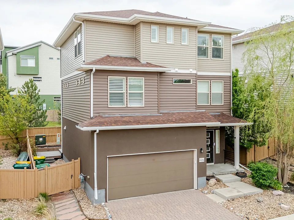 2656 Champagne Ave