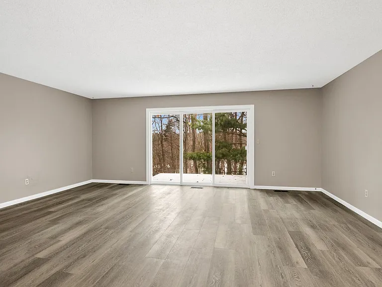 3463 Blackwood Dr — Photo 2