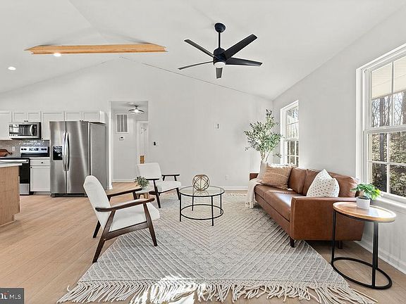 5th image of 648 Cooke Pl