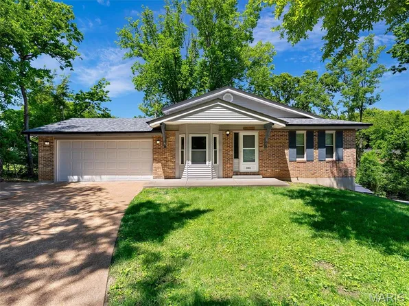 5001 Fawn Cir, Imperial, MO 63052