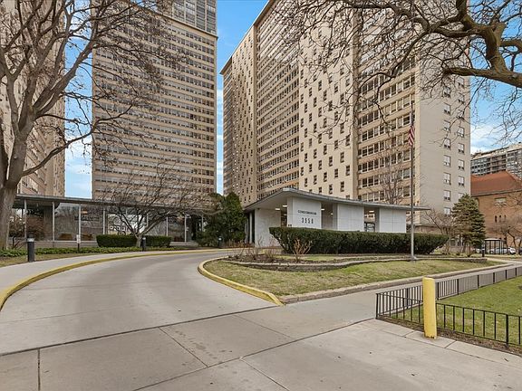 2nd image of 3950 N Lake Shore Dr APT 2004