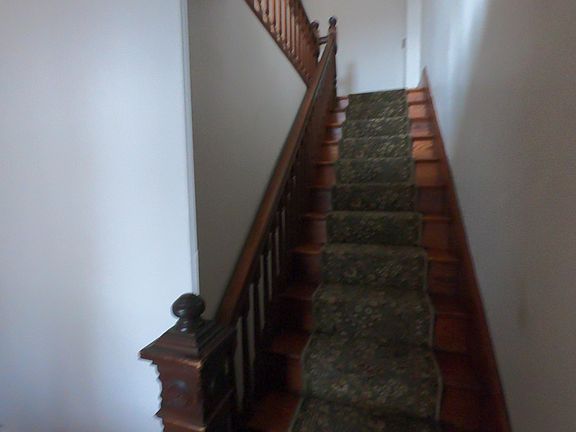 Entrance, apartment is on the second floor.
