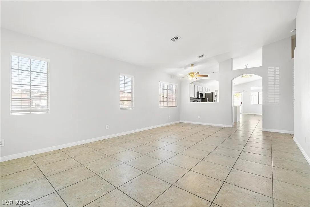 4 bed, 2.0 bath, 1700 sqft, $2,095 — Photo 4