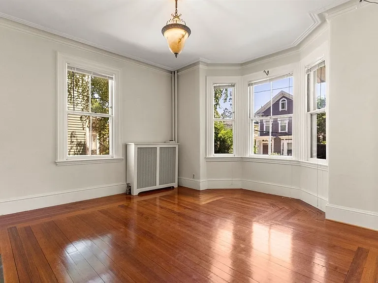 7 Burr St #1 — Photo 2
