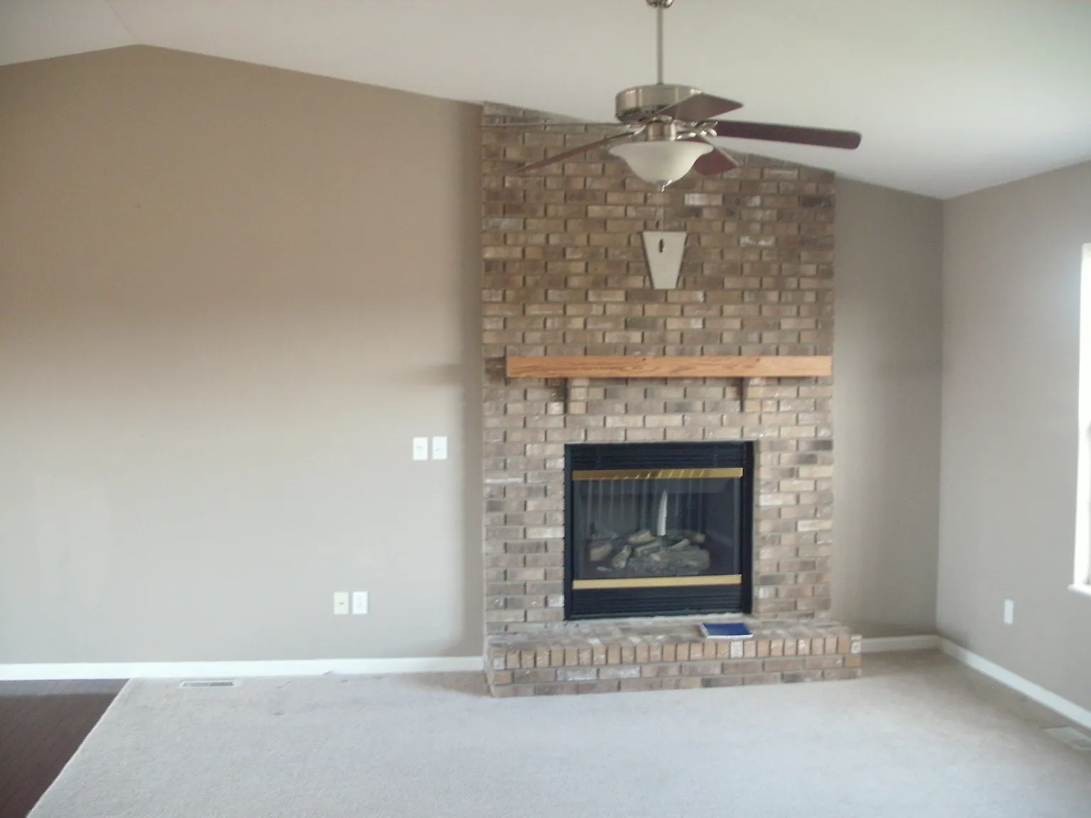 3 bed, 1795 sqft, $1,900 — Photo 2
