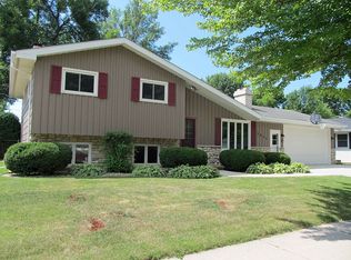 1021 E Sylvan Ave, Appleton, WI 54915