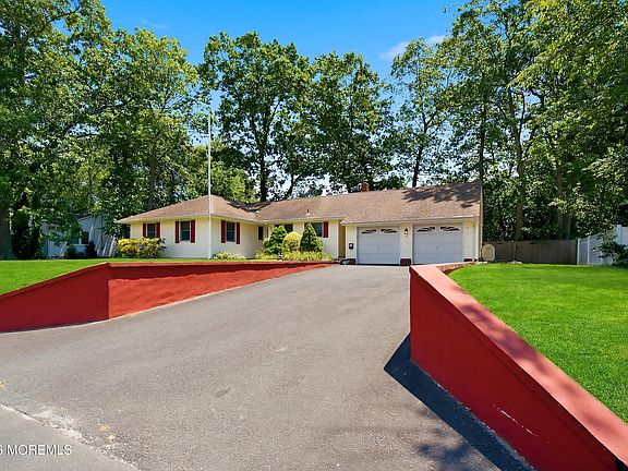 3rd image of 9 Wayside Drive