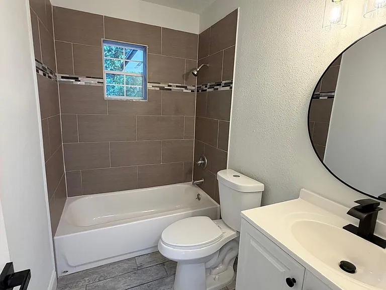 111 Joanne Ct — Photo 9
