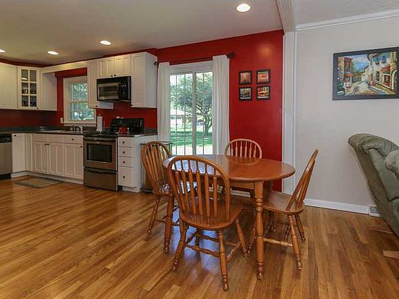 3rd image of 8344 Palmetto Ln