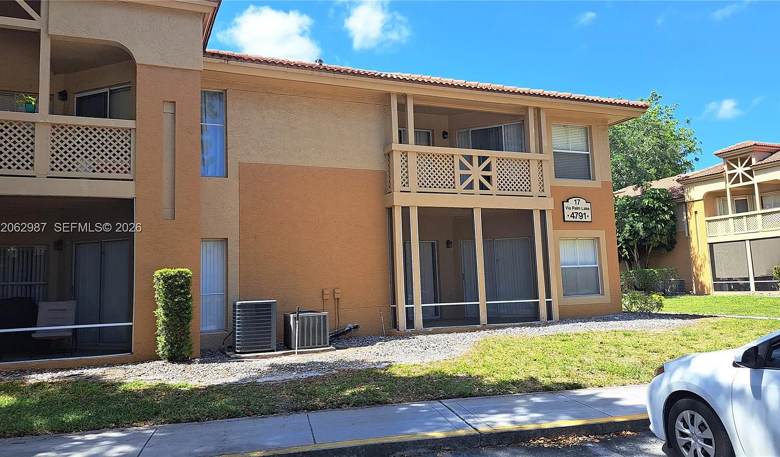 Palm Lake Condo — Photo 2