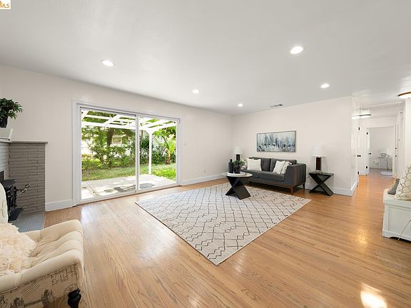 3rd image of 6501 Oakbrook Dr