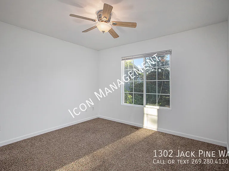 1302 Jack Pine Way — Photo 2