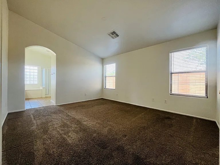 8202 S 47th Ave — Photo 14