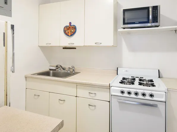 201 East 21st Street image 4 of 5