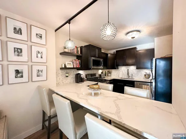 1203 River Rd APT 3F, Edgewater, NJ 07020