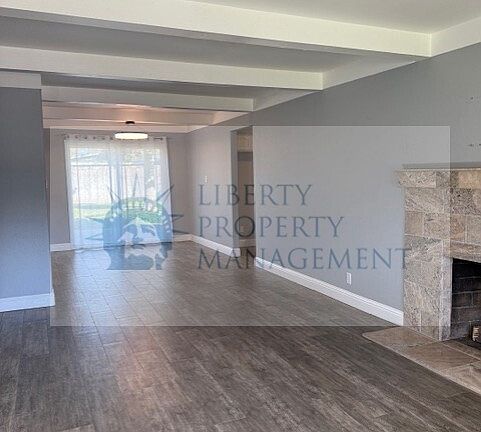 3rd image of 6406 N Leesburg Pl
